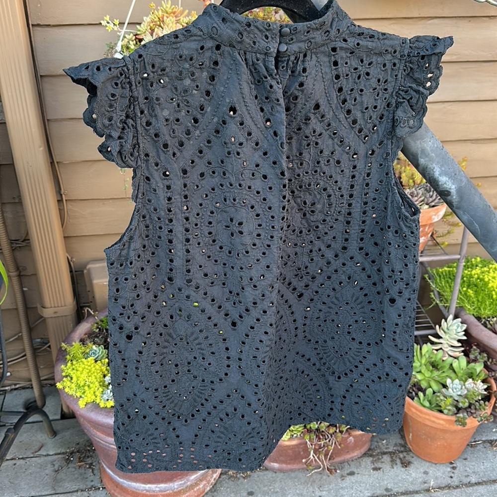 L Tall Banana Republic sweet eyelet muscle top w little flare sleeves, in black - Picture 8 of 12